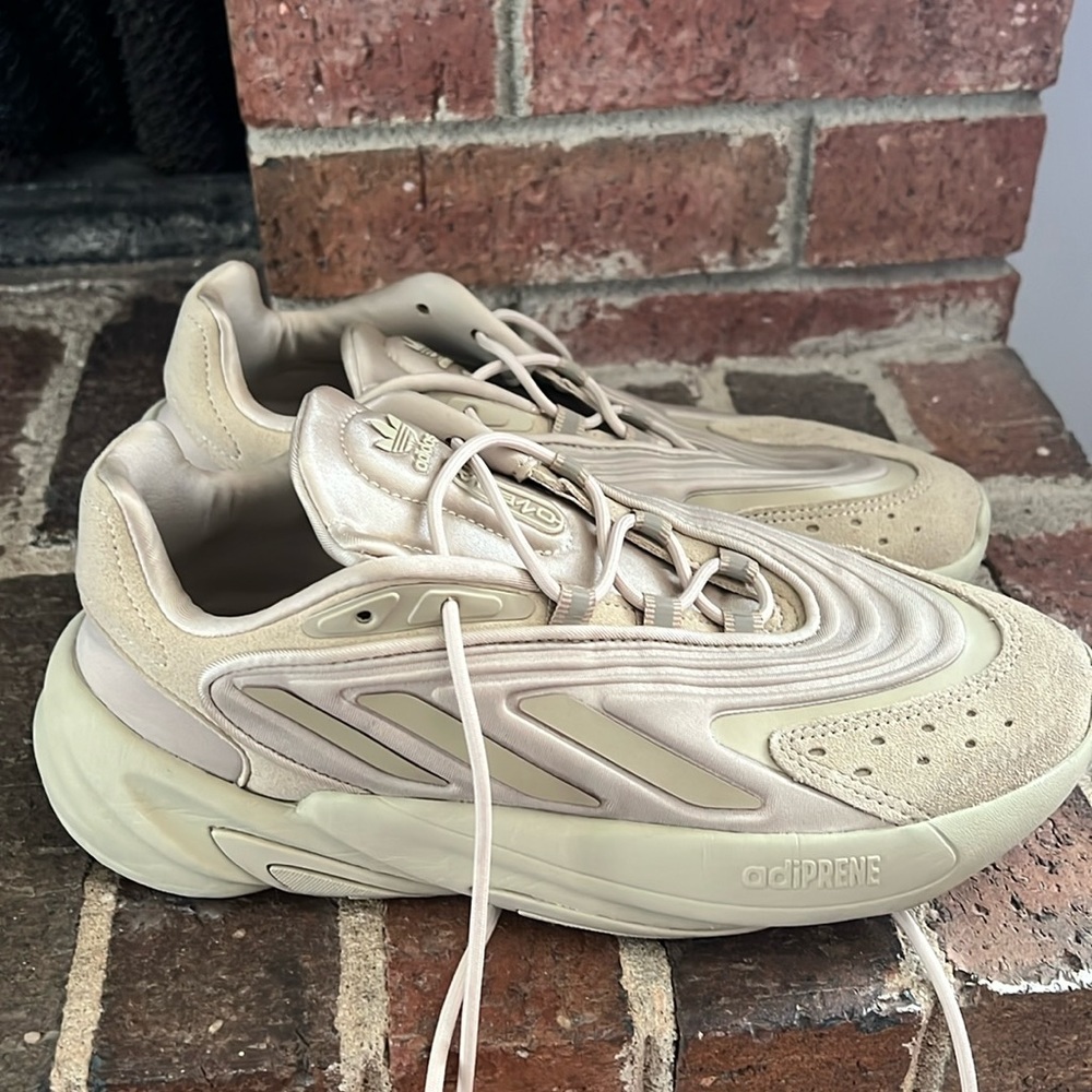 Adidas Oneilia Tan Size 6 athletic shoes